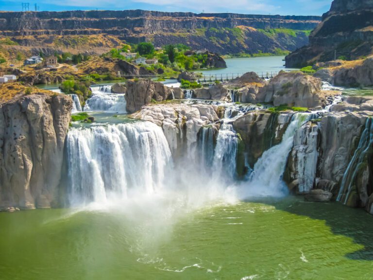 10 U.S. Waterfalls That Will Take Your Breath Away