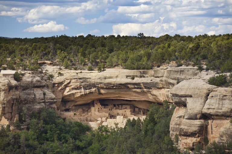 11 Most Breathtaking Cliffs Around The US