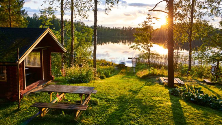 12 Breathtaking Cabin Rentals to Escape From City Life