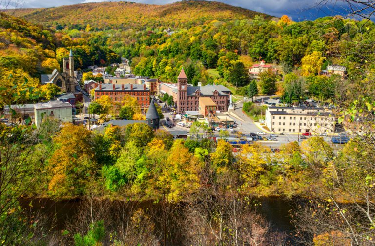 Top 5 Places to See Incredible Fall Foliage in the US