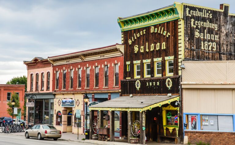 5 Charming Small Towns Within a 2-hour Drive of Big Cities