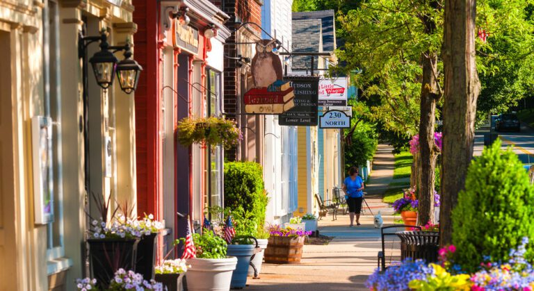 5 Popular Small Towns in America You SHOULD Pass On