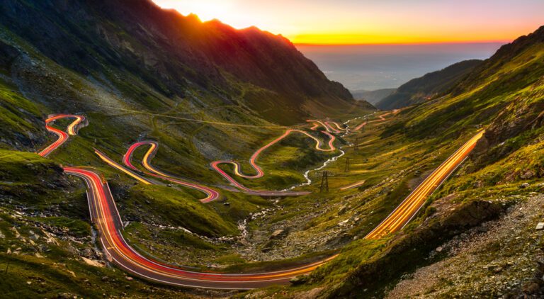 5 Magnificently Scenic Roads Around the World
