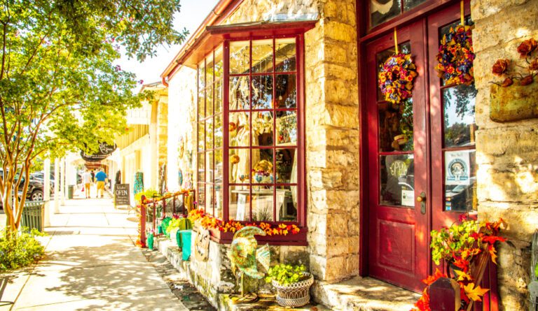 4 Best Small Towns in the US for a Summer Vacation