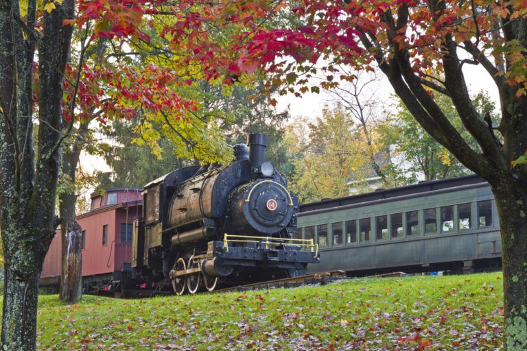 8 Stunning Fall Foliage Getaways for Fewer Crowds and Sweeping Views
