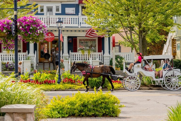 8 Charming Family-Friendly Small Towns in the US