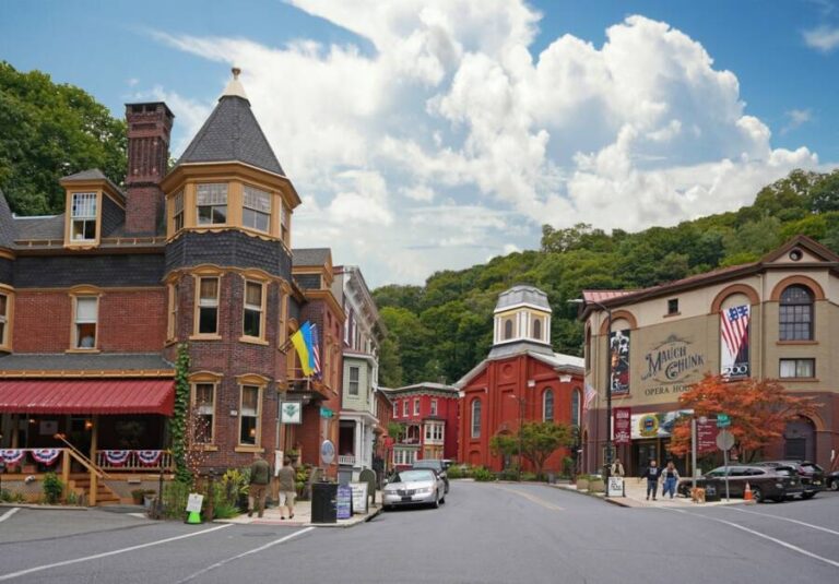 7 Charming Appalachian Trail Small Towns With Stunning Views